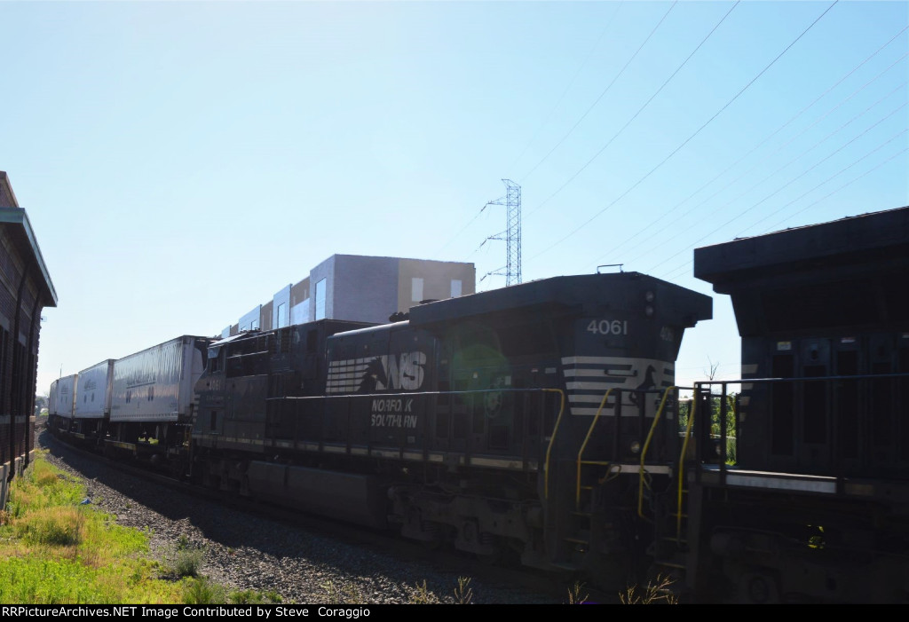 NS 4061 Long Hood to Cab Shot